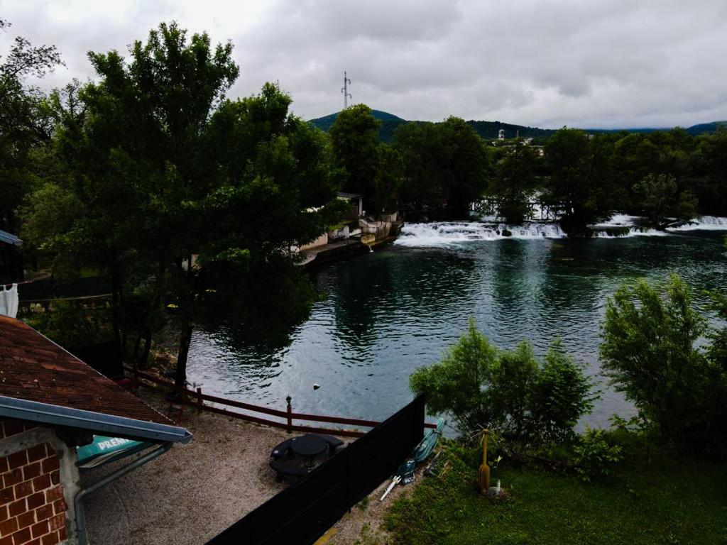 Bihać Holiday Home Waterfall View מראה חיצוני תמונה